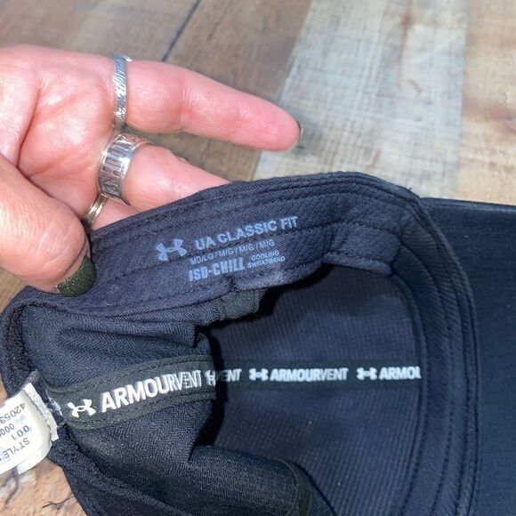 Under Armour Classic Fit ISO-CHILL Black Hat Men M/L - Picture 6 of 9